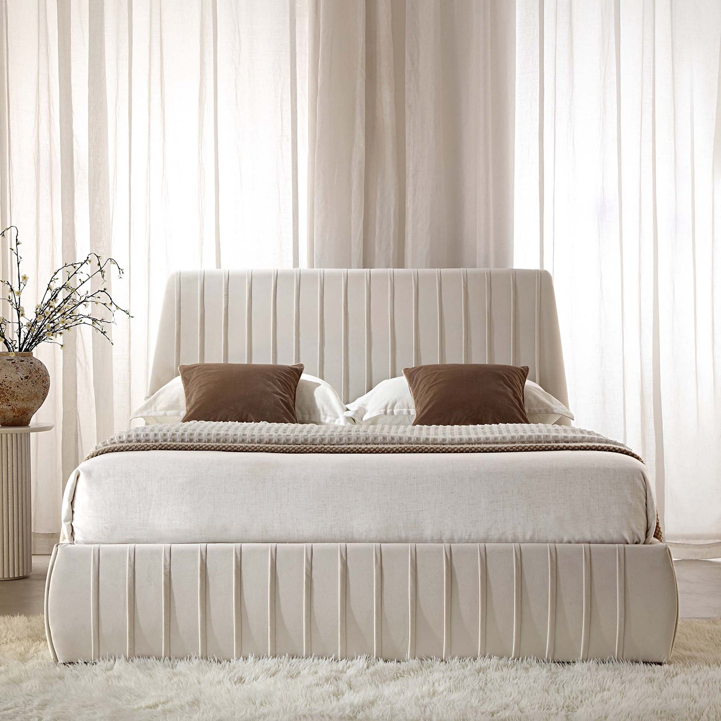 Lit coffre ottoman plissé Helia, velours champagne