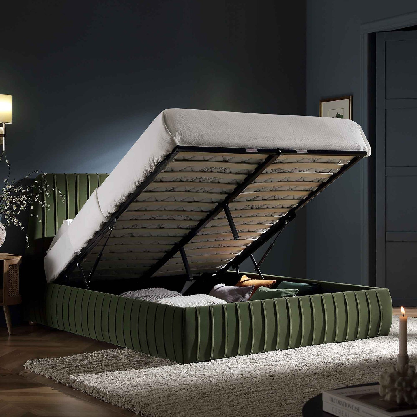 Lit coffre ottoman plissé Helia, velours vert mousse