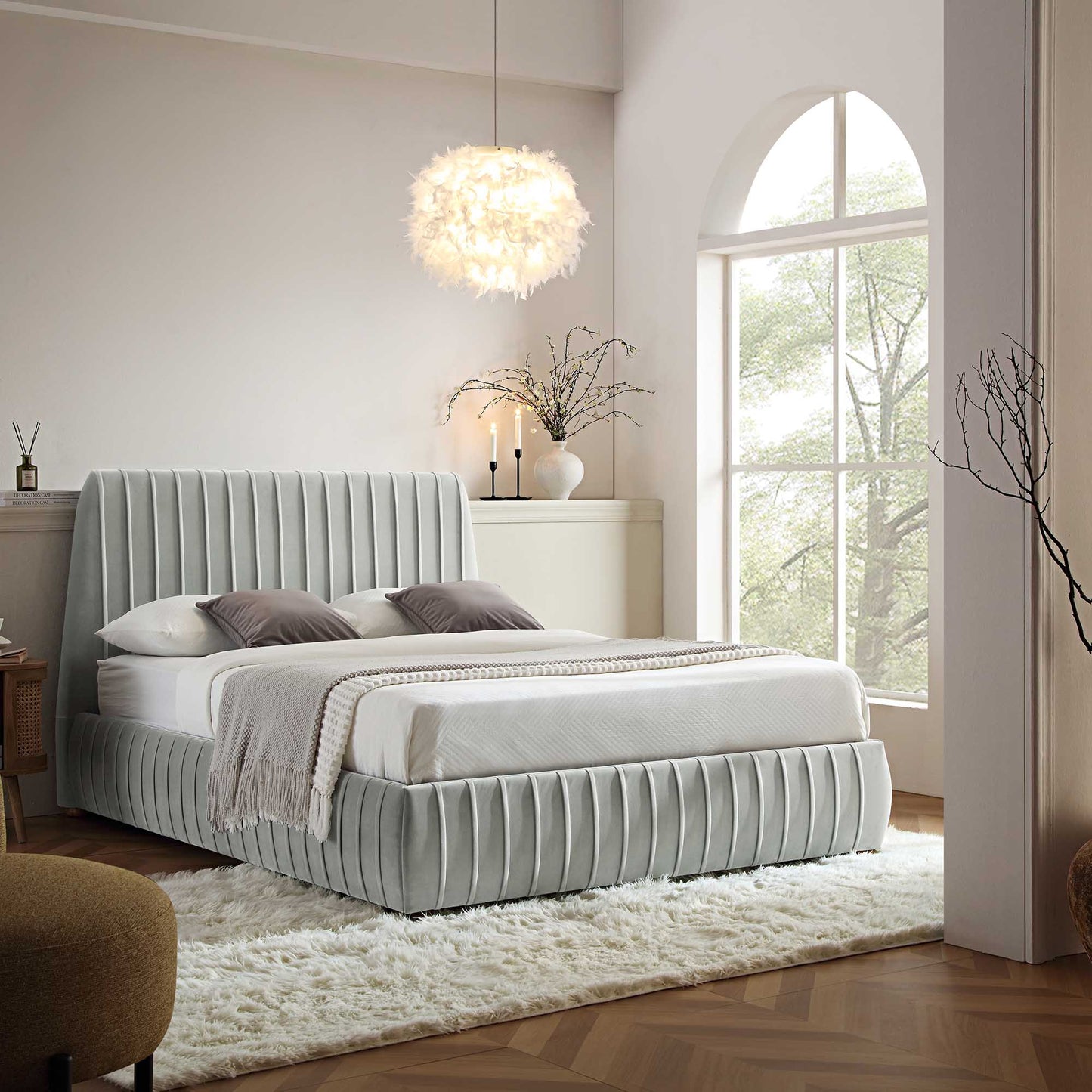 Lit coffre ottoman plissé Helia, velours gris argenté