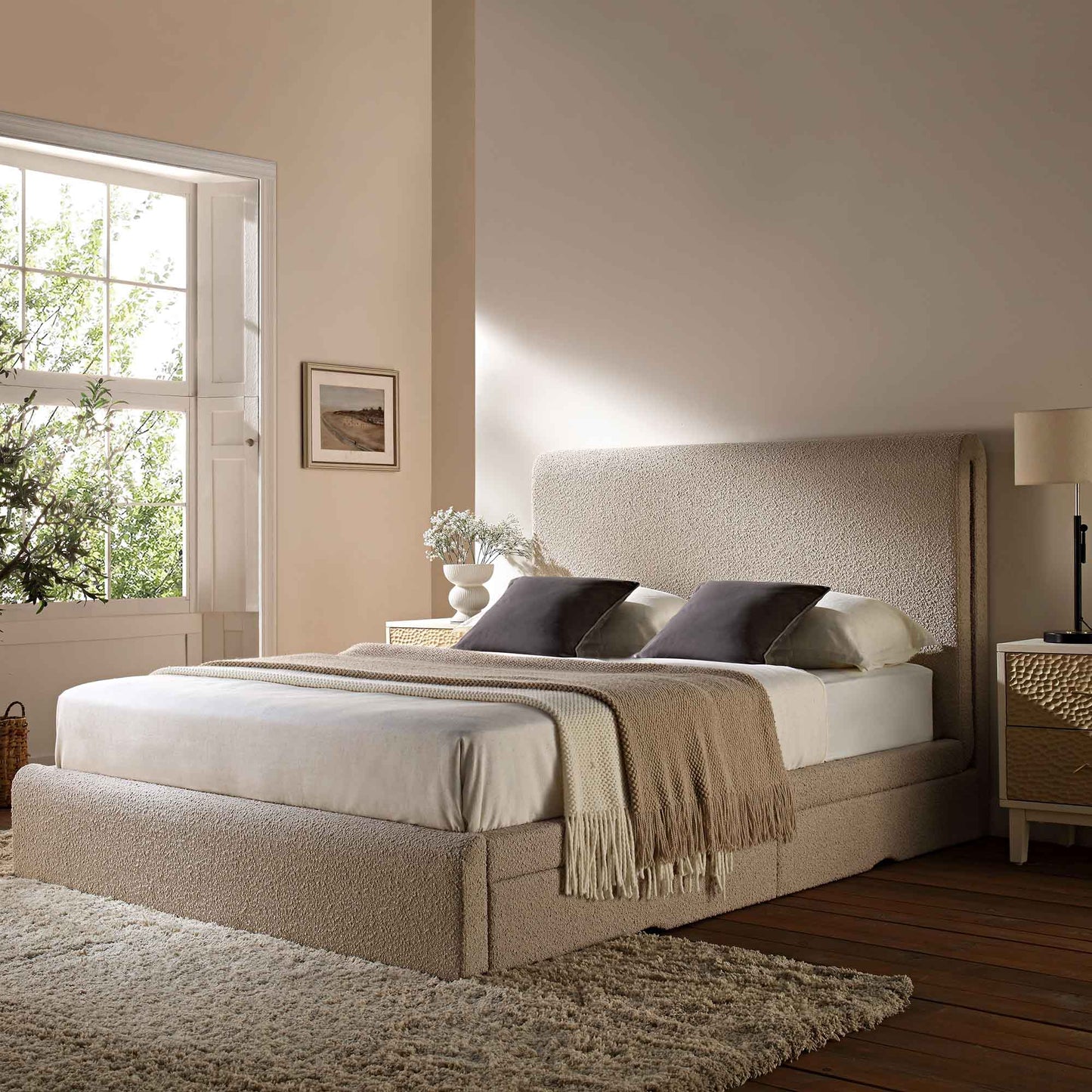 Lit incurvé Hampstead Taupe Boucle avec rangement à 4 tiroirs