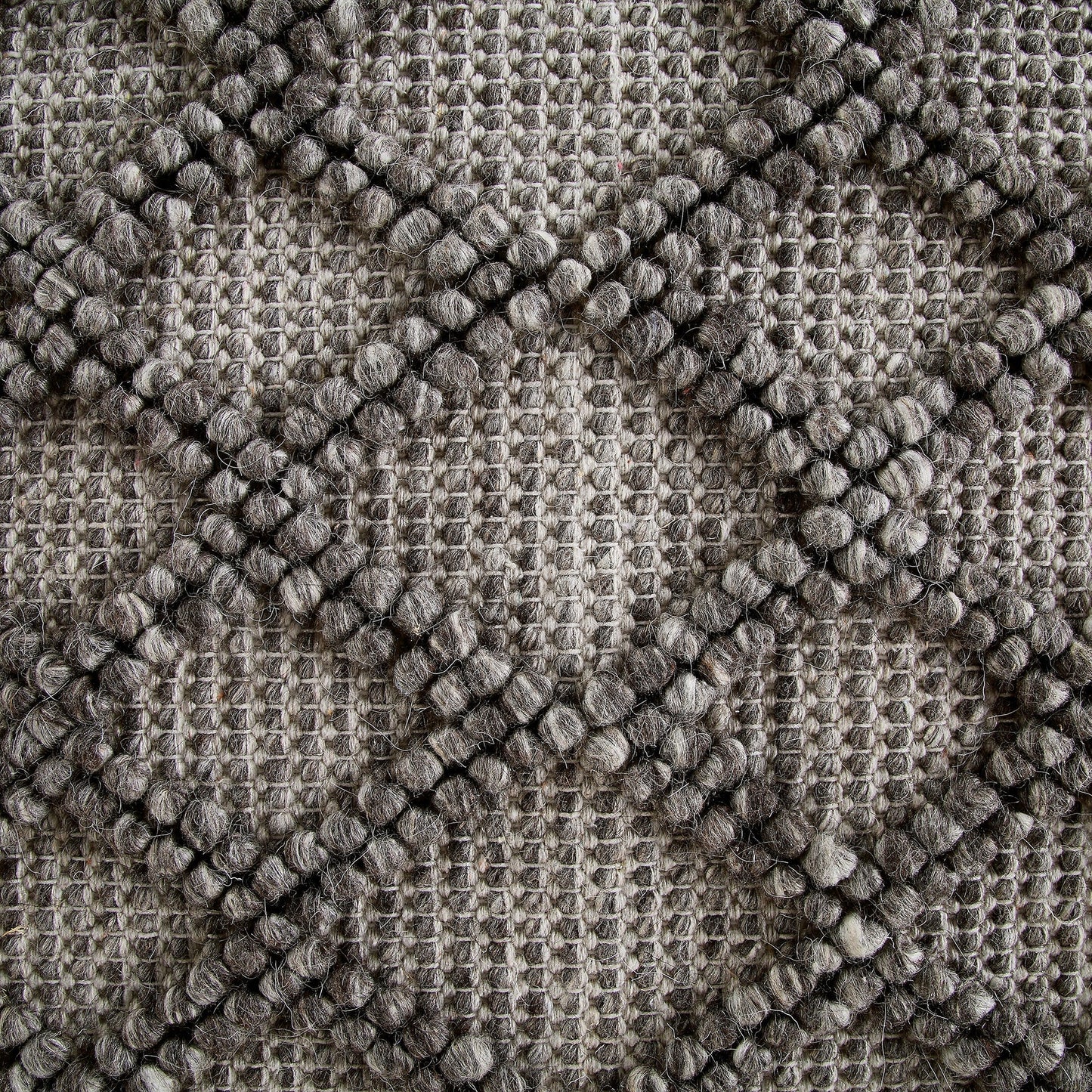 Tapis en laine tissé à la main Avanti gris chaud à pompons et losanges