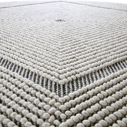 Tapis rond en laine tissé à la main Avanti, motif sel et poivre, à pompons et diamants