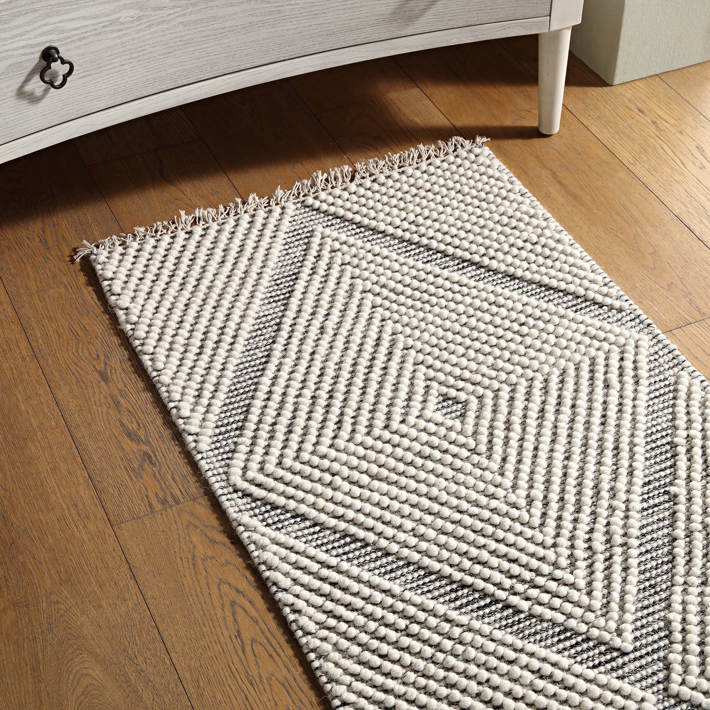 Tapis de couloir en laine à pompons diamantés sel et poivre tissé à la main Avanti