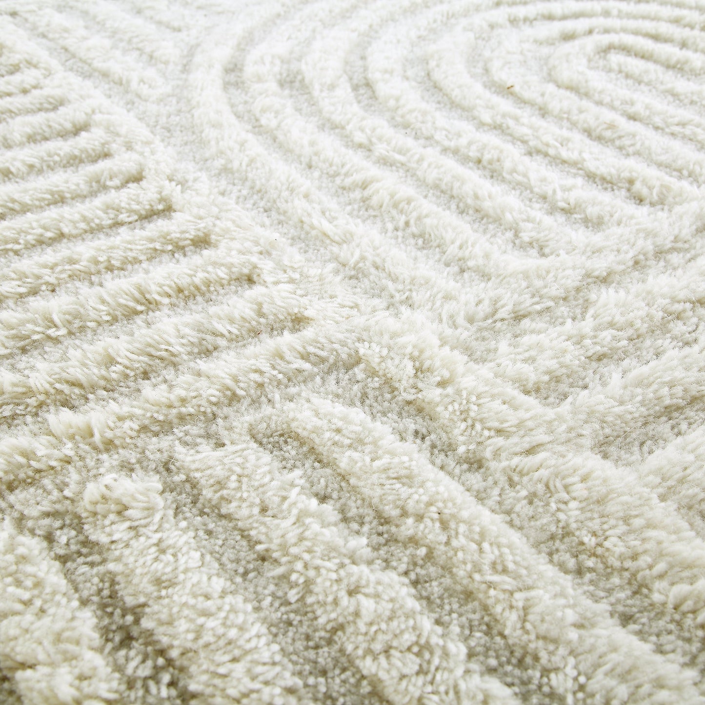 Tapis rond en laine de Nouvelle-Zélande touffeté à la main Geo Curve couleur crème