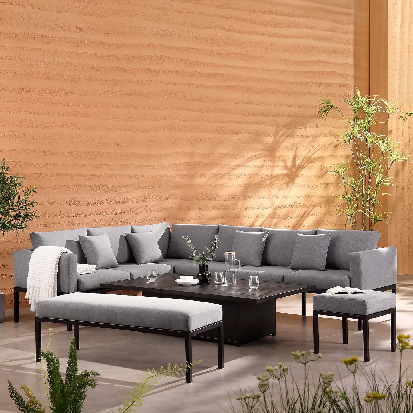 Ensemble de salle à manger d'angle Calabasas, grand format, en tissu et aluminium, avec table relevable, gris foncé