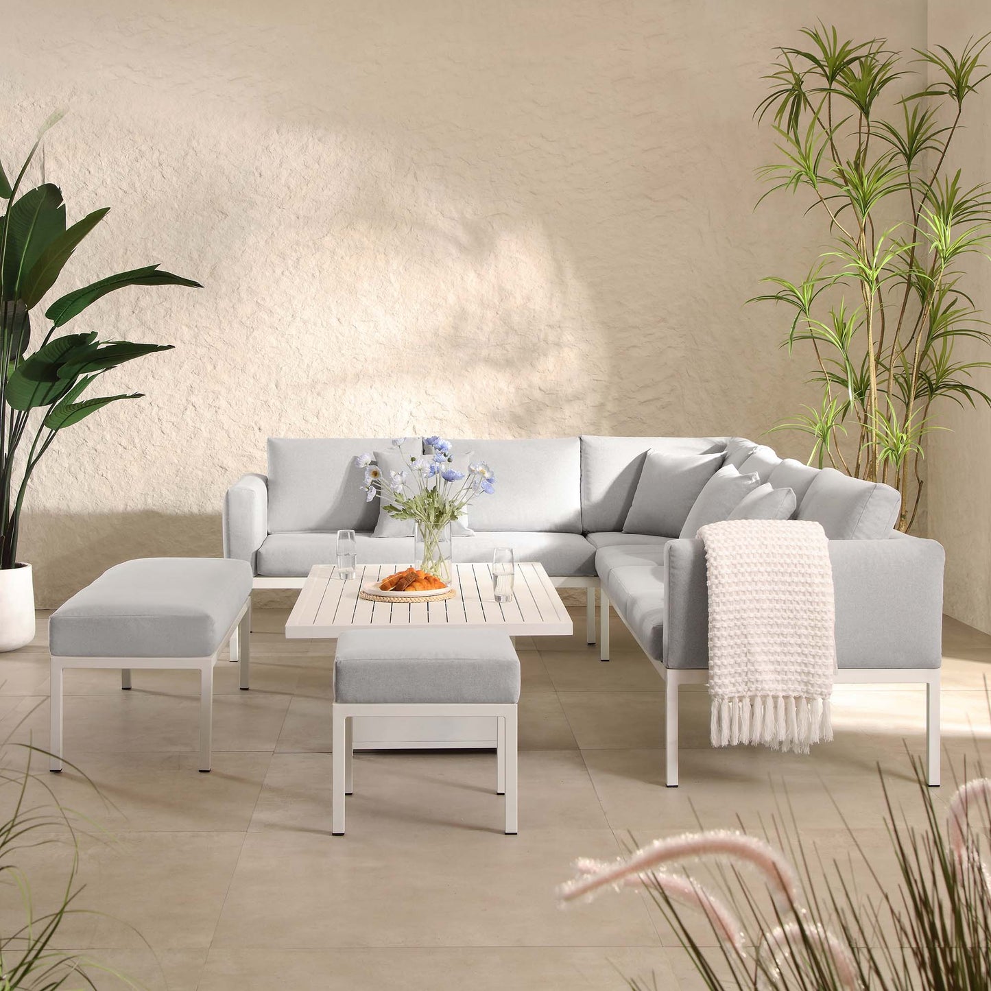 Ensemble de salle à manger d'angle Calabasas, grand format, en tissu et aluminium, avec table relevable, gris clair