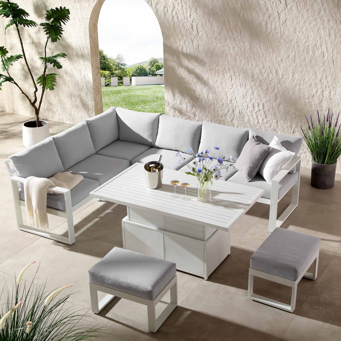 Ensemble de salle à manger d'angle décontracté Albany en aluminium avec table relevable, blanc