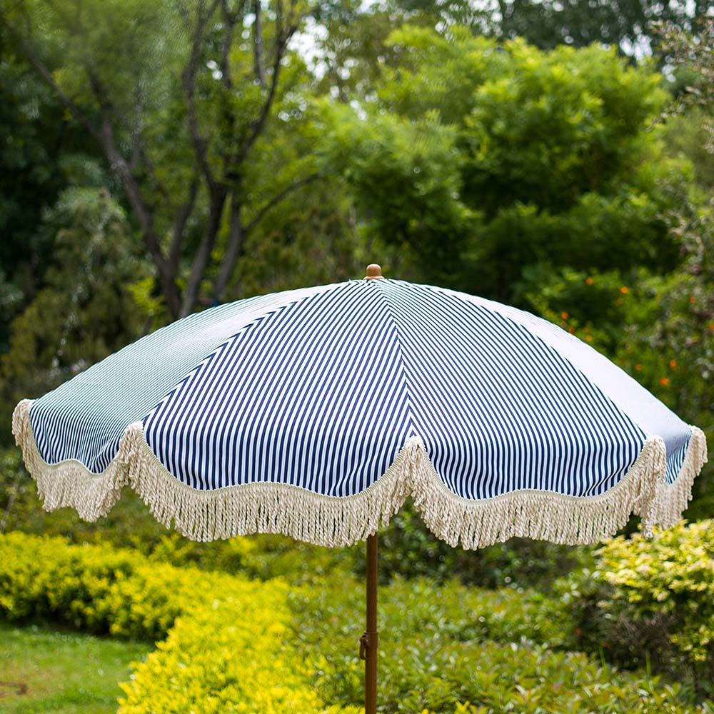 Parasol à franges inclinable à rayures bleues et blanches Gabriel
