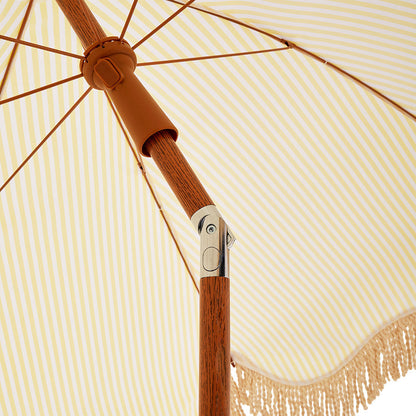 Parasol à franges inclinable à rayures jaunes et blanches Gabriel