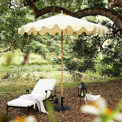 Parasol octogonal beige de 2,6 m à manivelle et inclinable avec bord festonné vert gazon