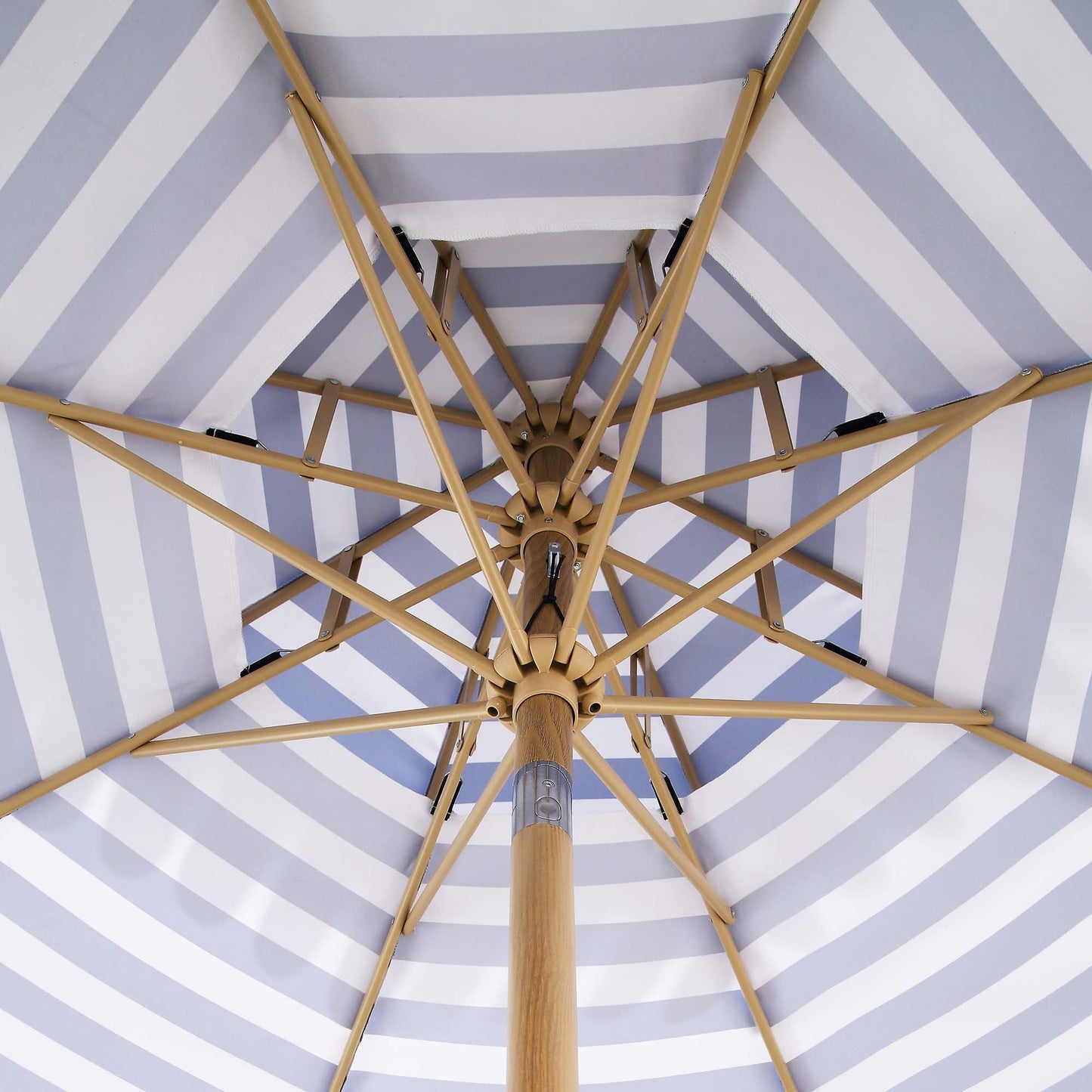 Parasol Fabienne à double manivelle et inclinable à rayures bleues et blanches 3M