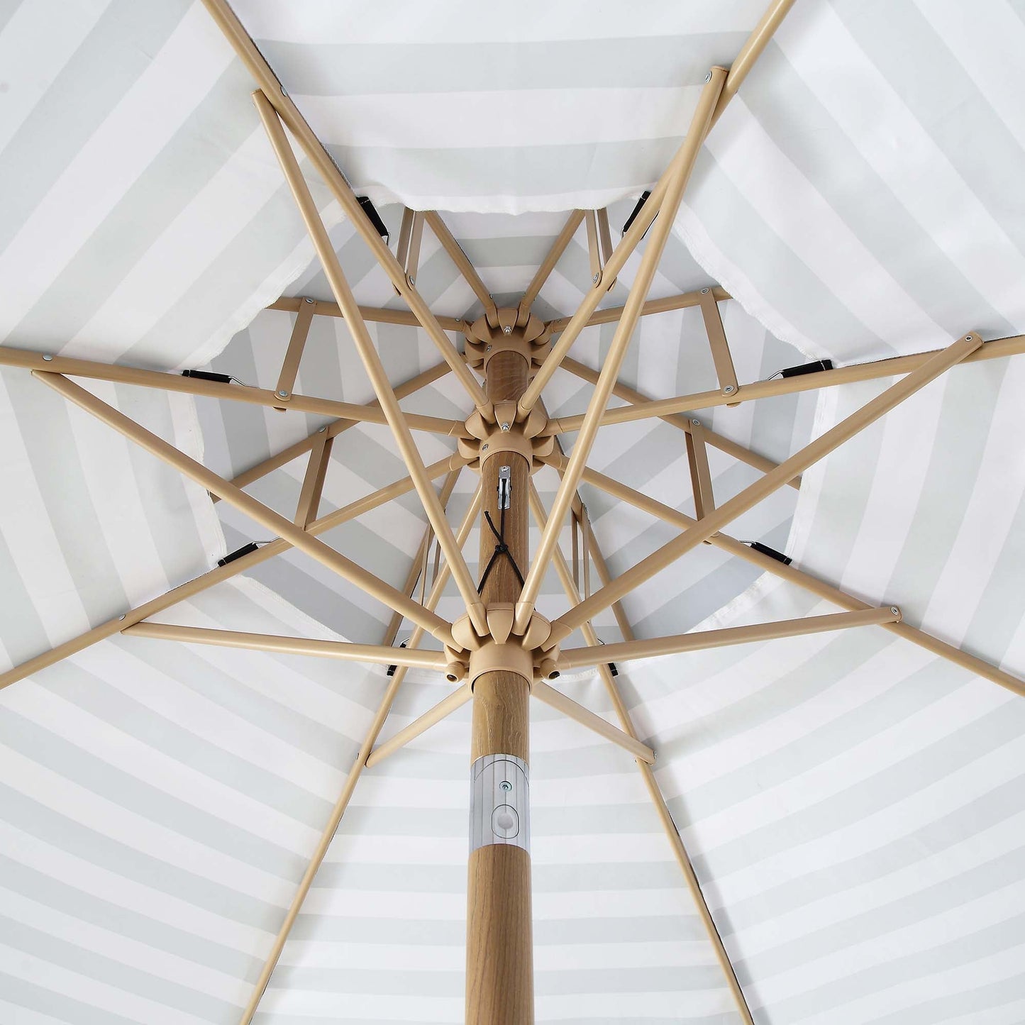 Parasol Fabienne à double manivelle et inclinable, vert sauge et blanc, 3M
