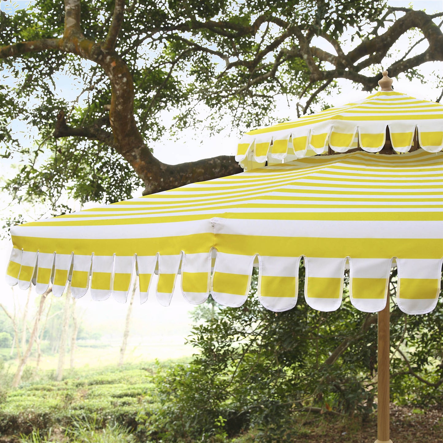 Parasol Fabienne à double manivelle et inclinable à rayures jaunes et blanches 3M