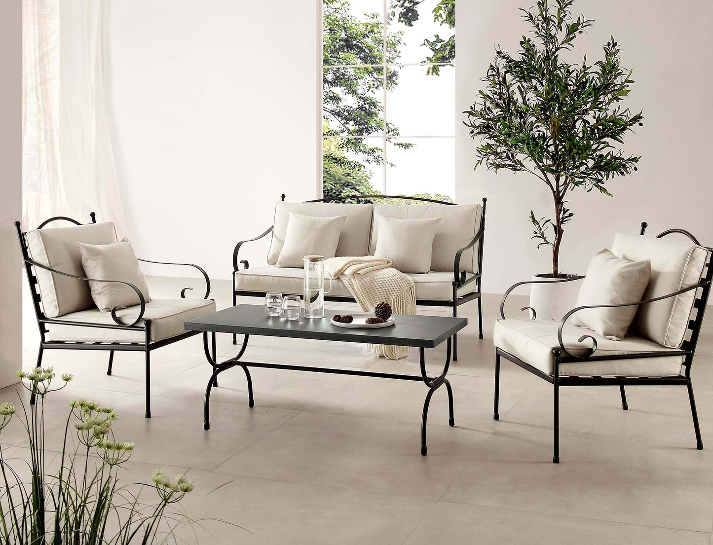 Ensemble de canapés en métal Haymes pour intérieur et extérieur avec table basse