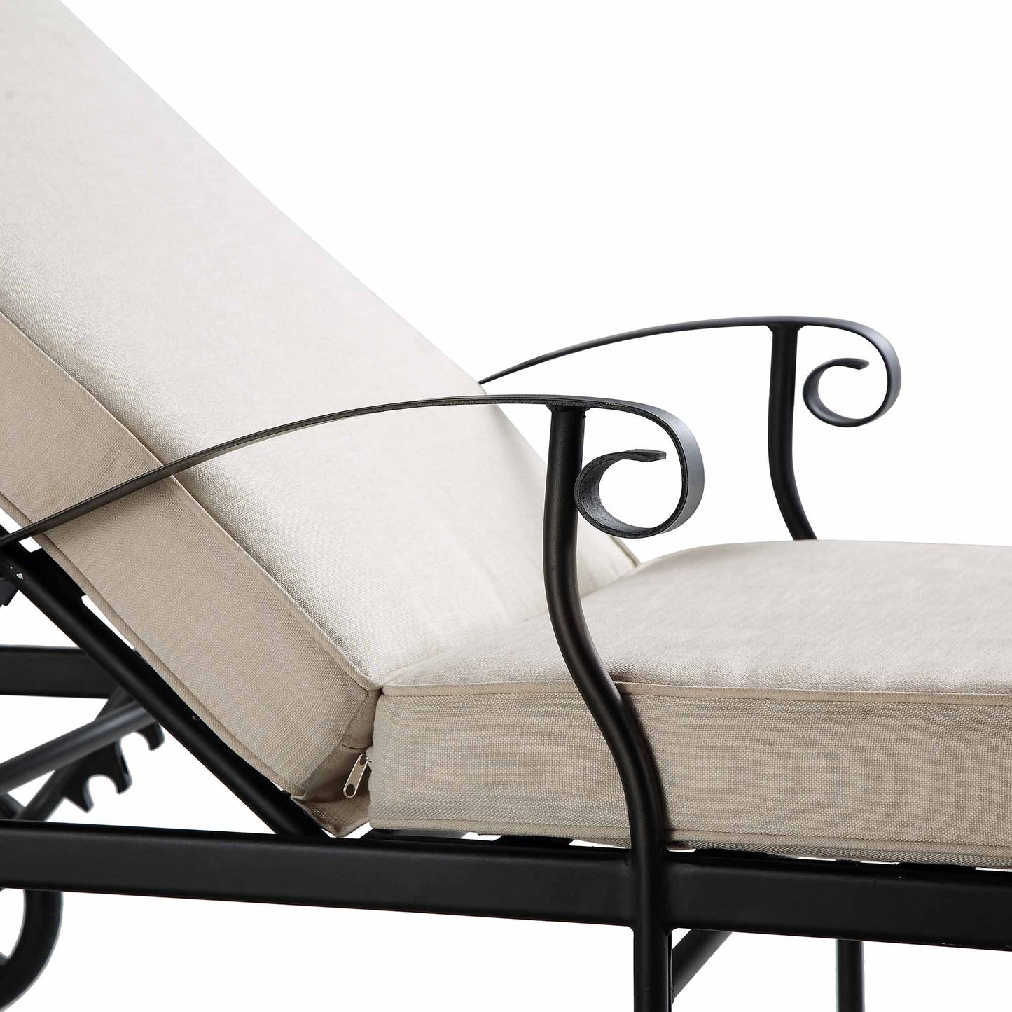 Chaise longue en métal Haymes avec roulettes