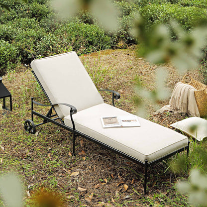 Chaise longue en métal Haymes avec roulettes