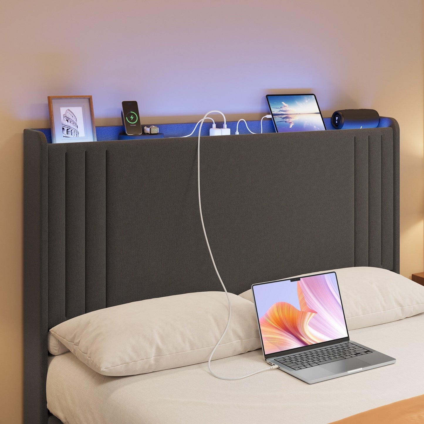 Lit Queen/Full à tête de lit capitonnée à canaux verticaux et dossier à oreilles