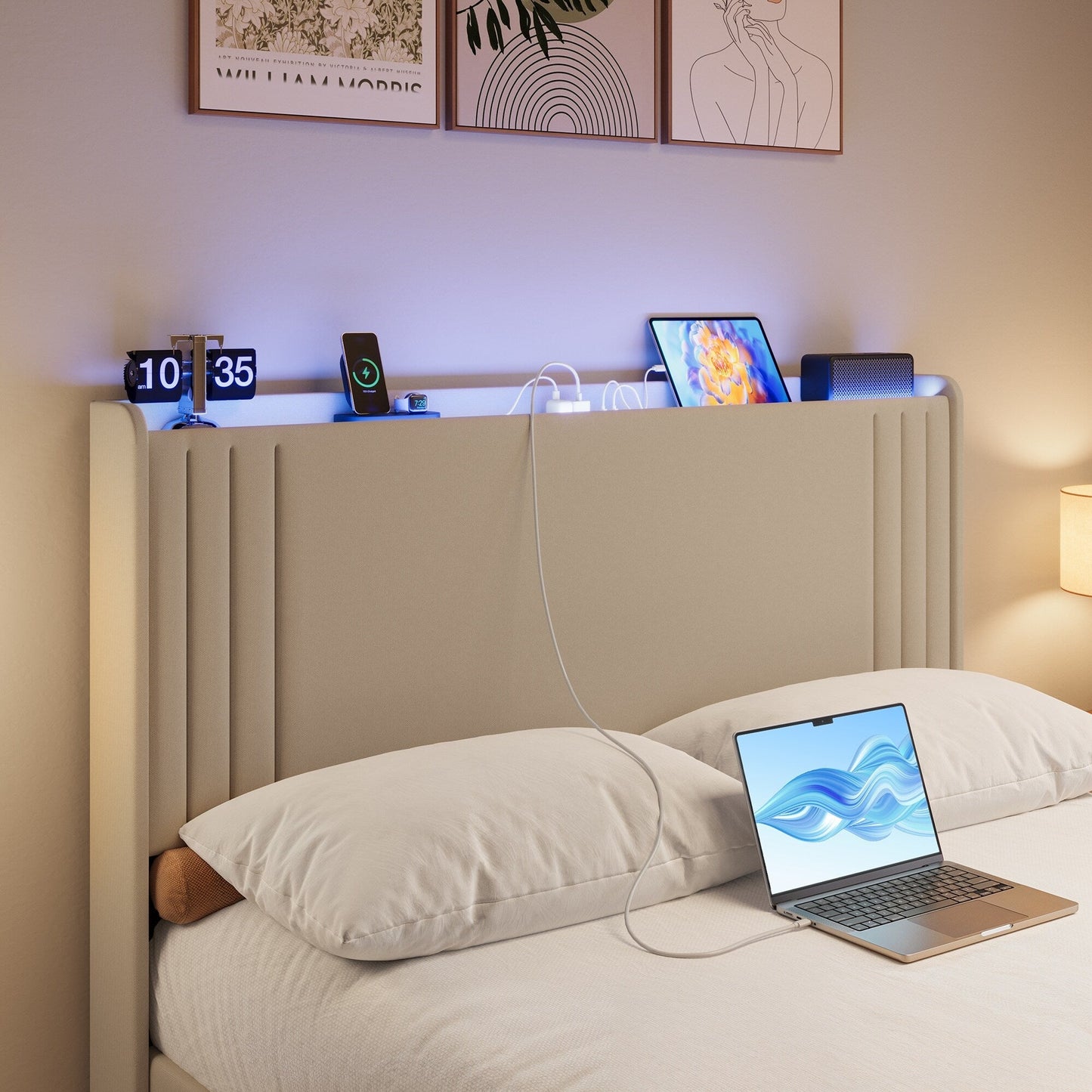 Lit Queen/Full à tête de lit capitonnée à canaux verticaux et dossier à oreilles