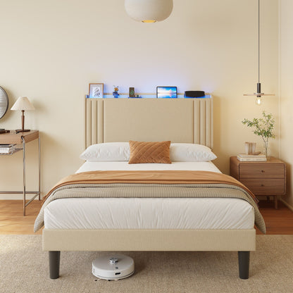 Lit Queen/Full à tête de lit capitonnée à canaux verticaux et dossier à oreilles