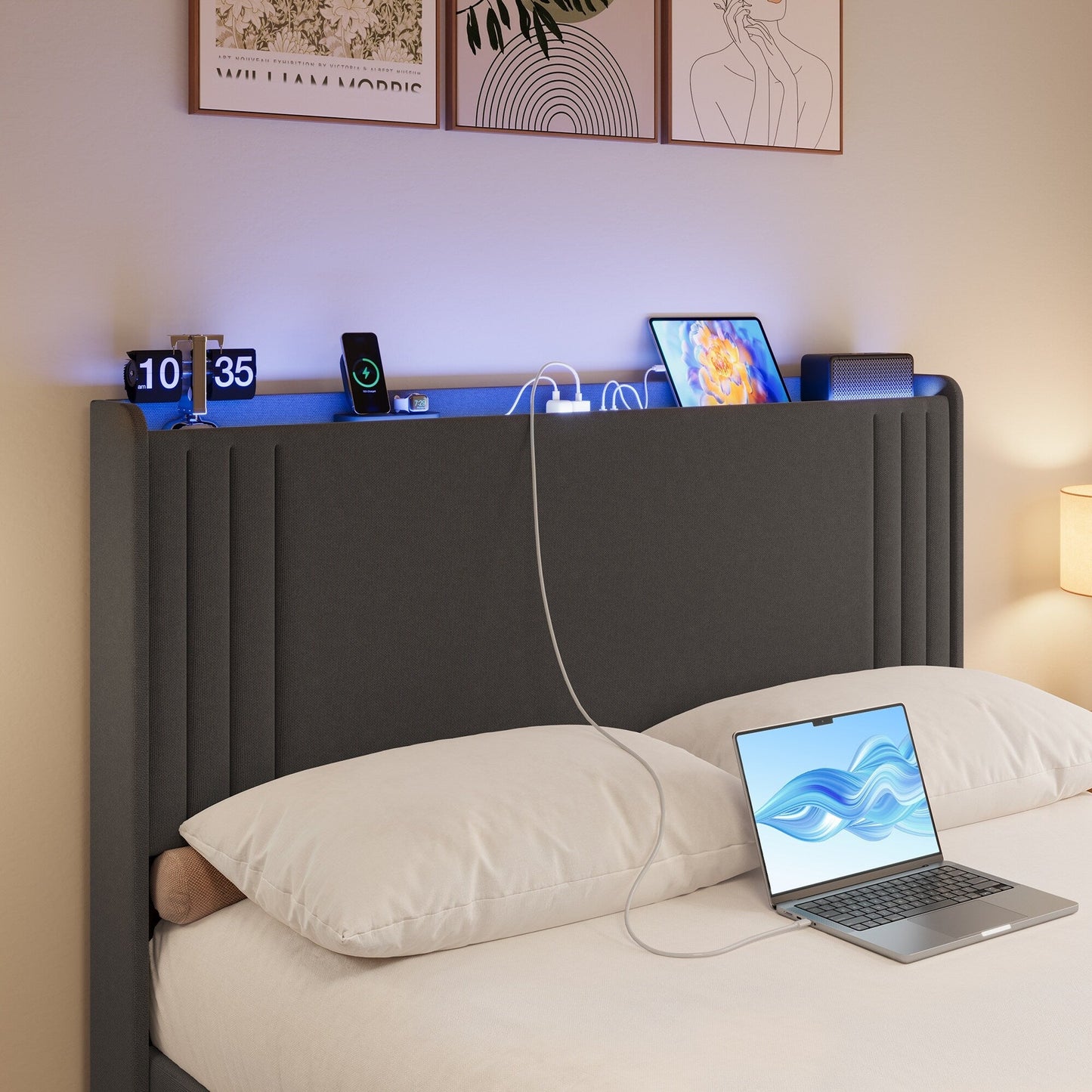 Lit Queen/Full à tête de lit capitonnée à canaux verticaux et dossier à oreilles