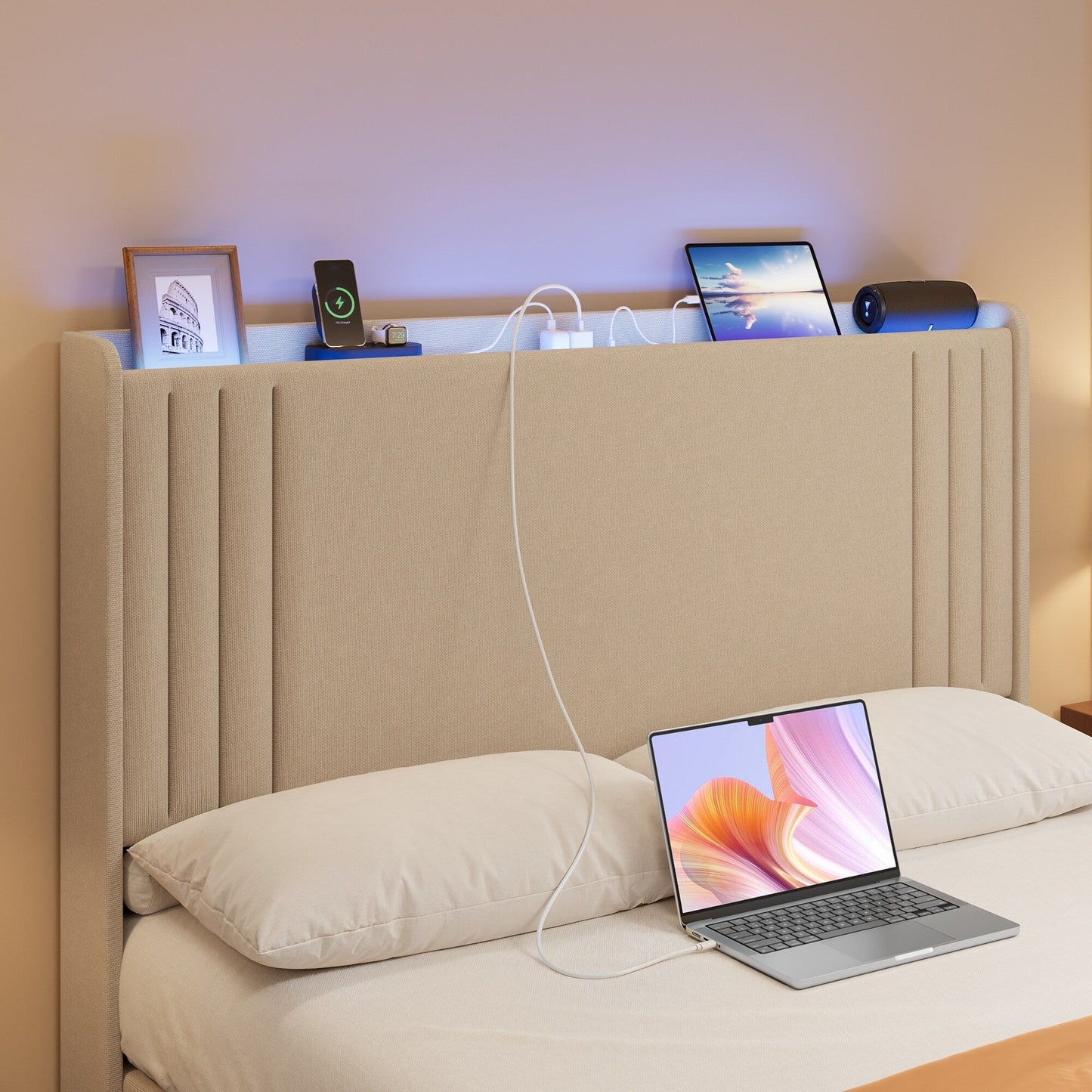 Lit Queen/Full à tête de lit capitonnée à canaux verticaux et dossier à oreilles