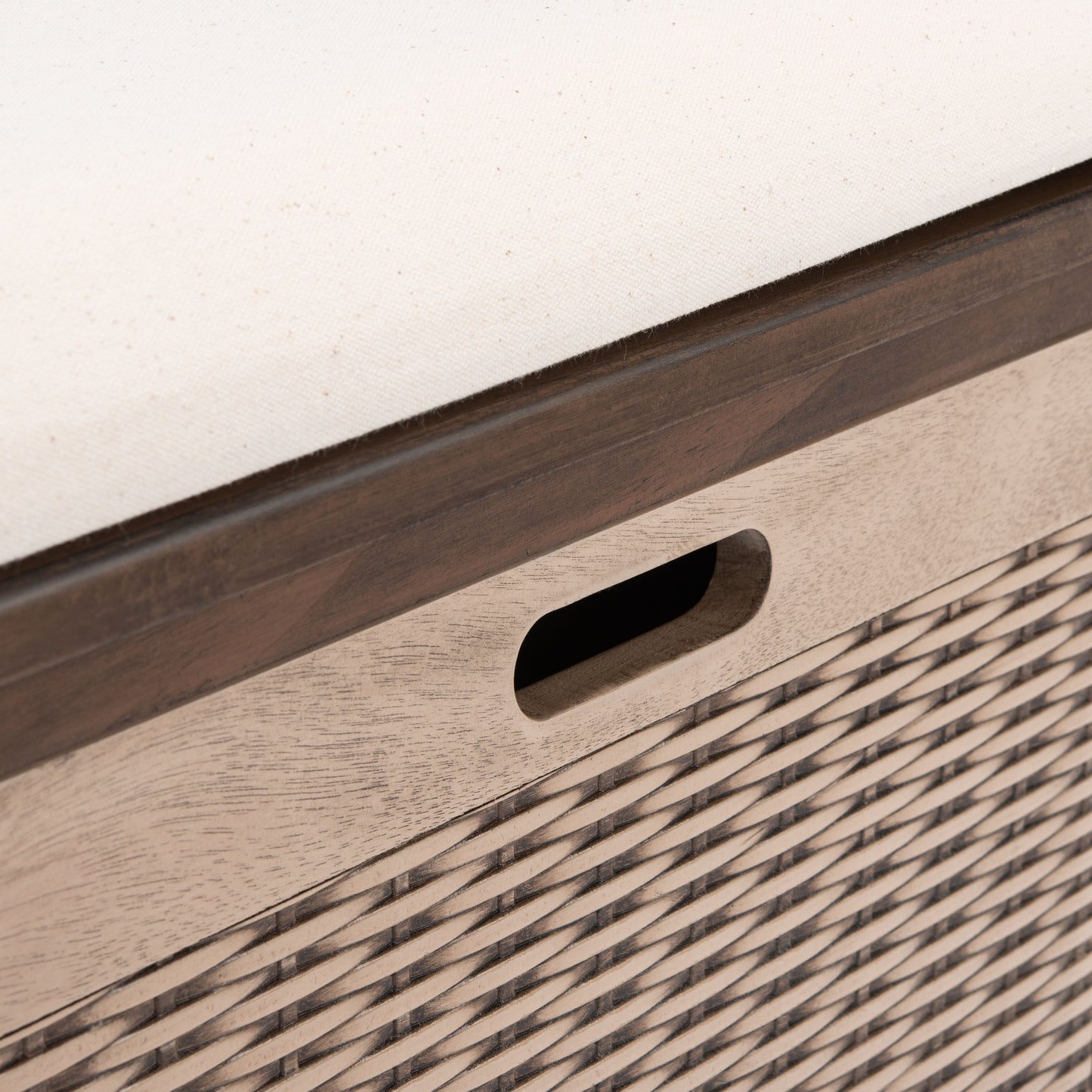 Banc de rangement SAFAVIEH Fiorello à 3 tiroirs avec coussin - 120 cm (L) x 38 cm (l) x 48 cm (H)