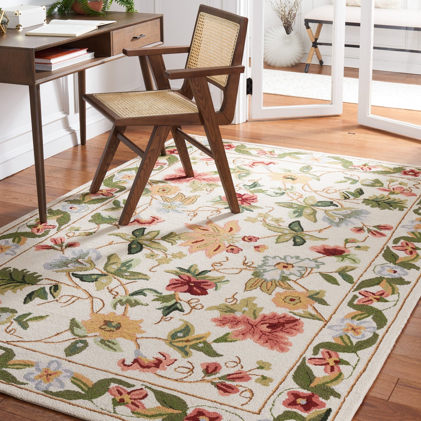 Tapis en laine SAFAVIEH fait main Chelsea Yauhenia à motif floral de style campagnard français