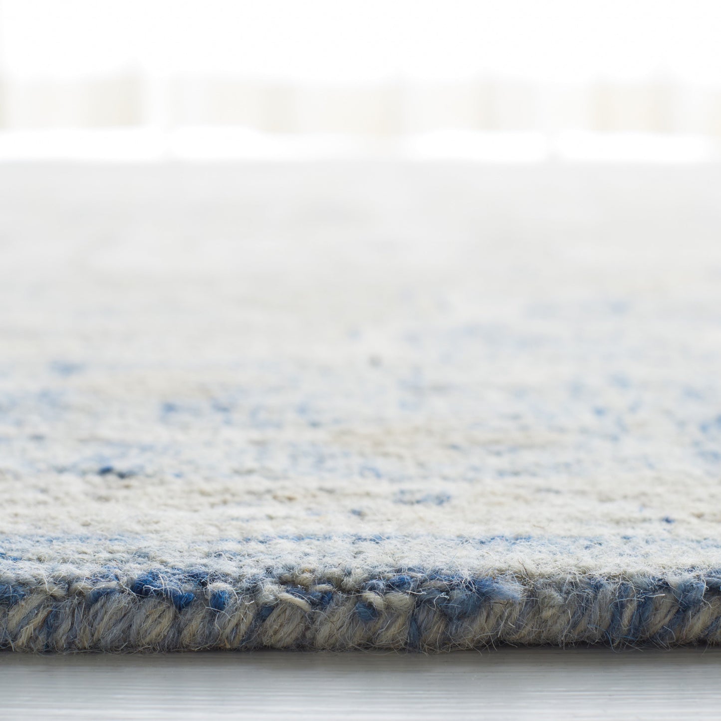 Tapis en laine SAFAVIEH à micro-boucles, motif médaillon Gulseven, fait main