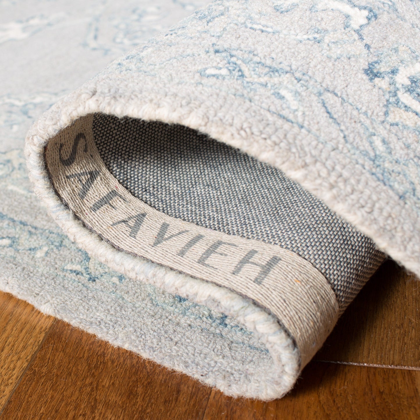 Tapis SAFAVIEH en laine Torbjorg micro-bouclée faite à la main