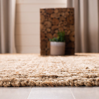 Tapis SAFAVIEH Nihada décontracté en fibre naturelle faite à la main, en jute unie.