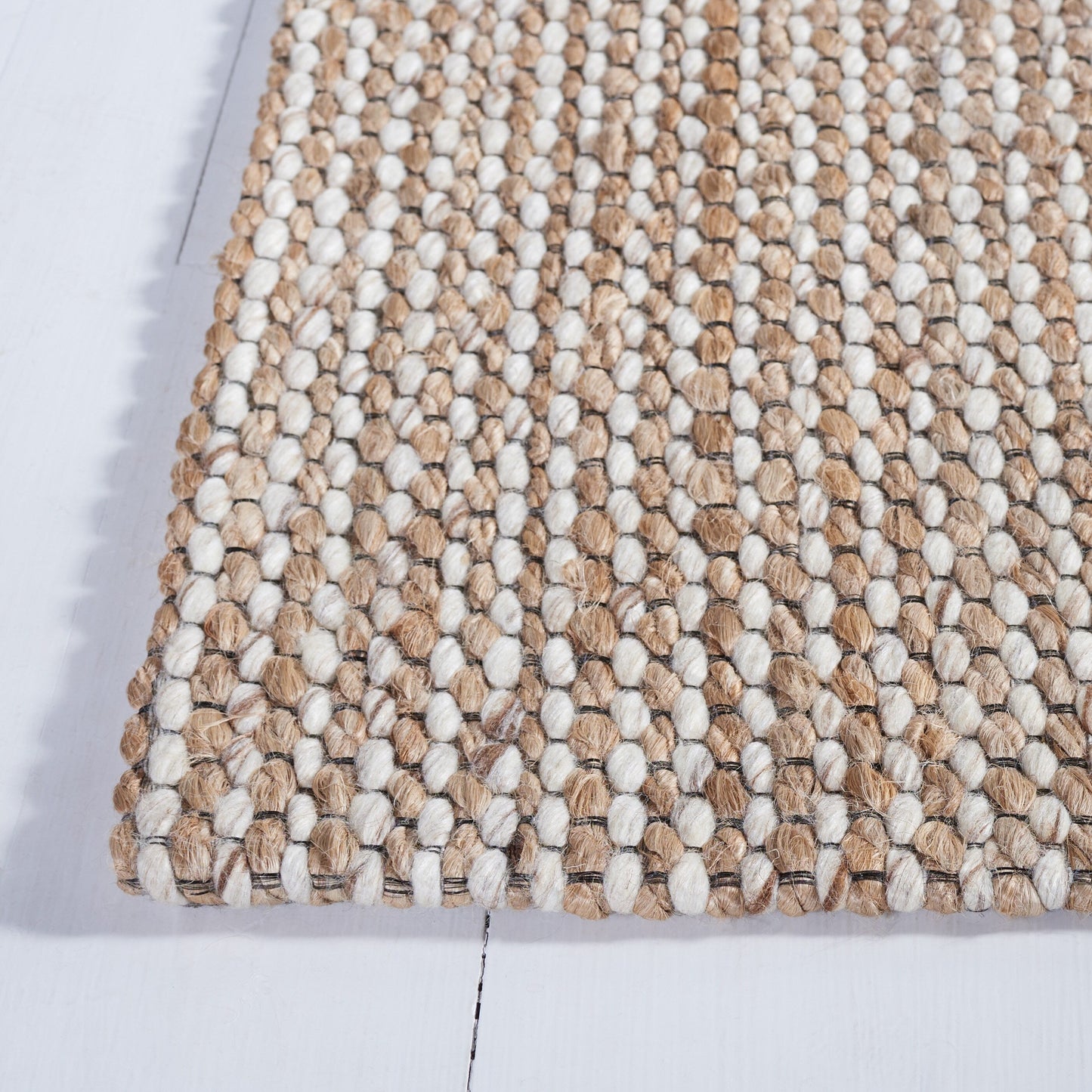 Tapis SAFAVIEH fait main en fibres naturelles Yareli, jute et laine.
