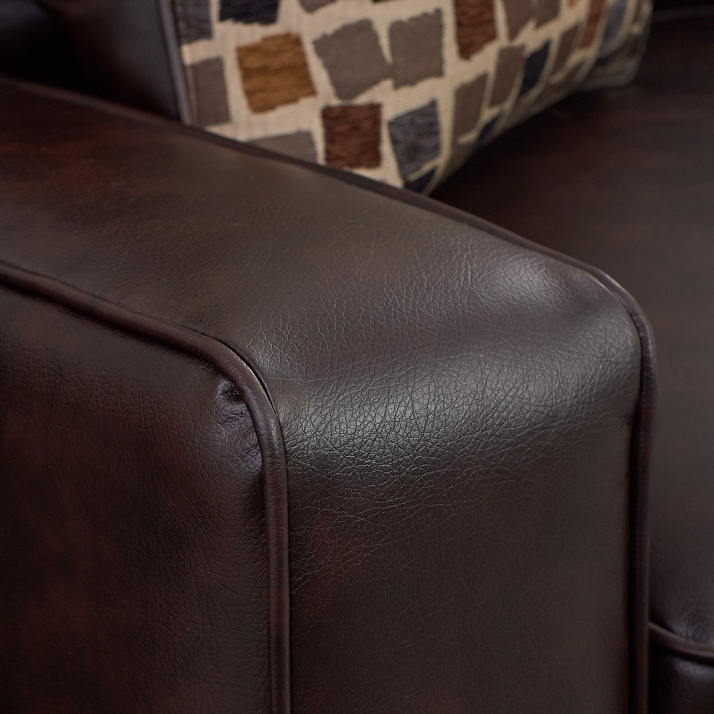 Canapé Serta Palisades 73 avec accoudoirs droits, polyester facile d'entretien, dossier moelleux et coussins d'assise à ressorts ensachés