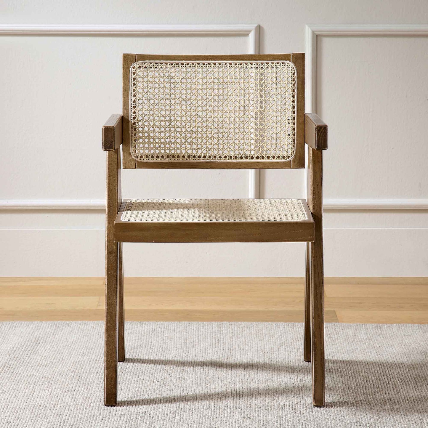 Chaise de salle à manger Jeanne en noyer clair, rotin et hêtre massif