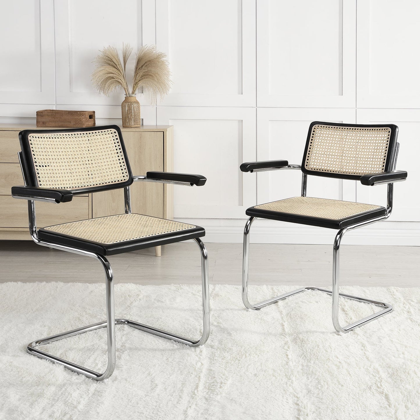 Paire de chaises de salle à manger Rayna en hêtre massif avec accoudoirs, rotin naturel et chrome (noir)
