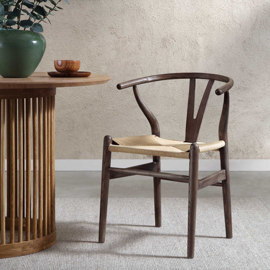 Chaise de salle à manger Hansel en bois tressé naturel, structure en noyer foncé