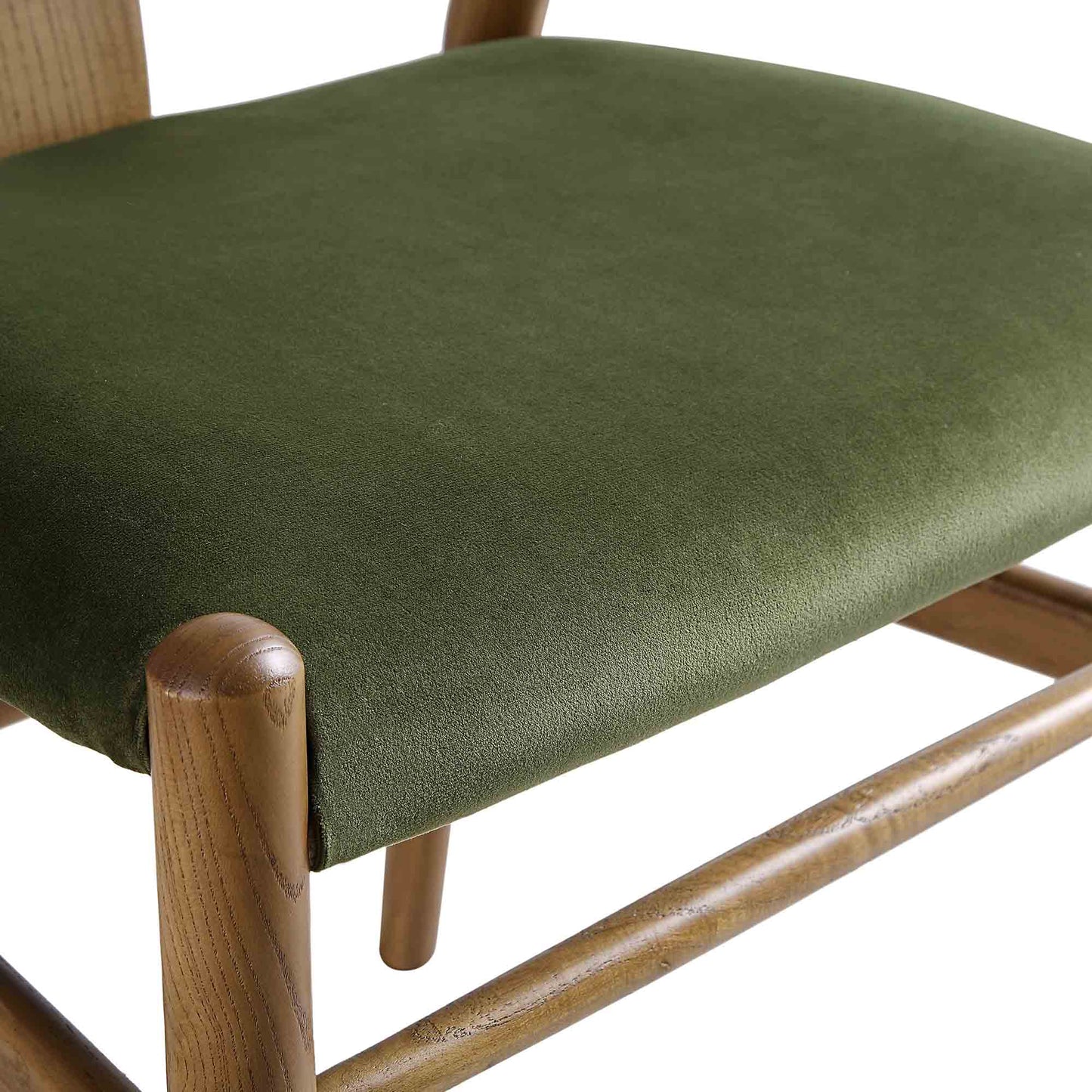 Chaise de salle à manger rembourrée Hansel Wishbone, velours vert mousse et cadre en noyer clair
