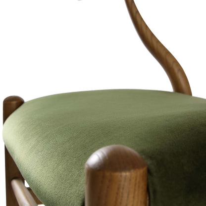 Chaise de salle à manger rembourrée Hansel Wishbone, velours vert mousse et cadre en noyer clair