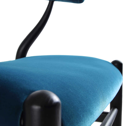 Chaise de salle à manger rembourrée Hansel Wishbone, velours bleu et cadre noir