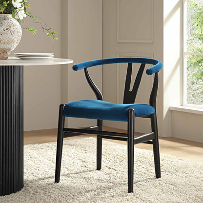 Chaise de salle à manger rembourrée Hansel Wishbone, velours bleu et cadre noir