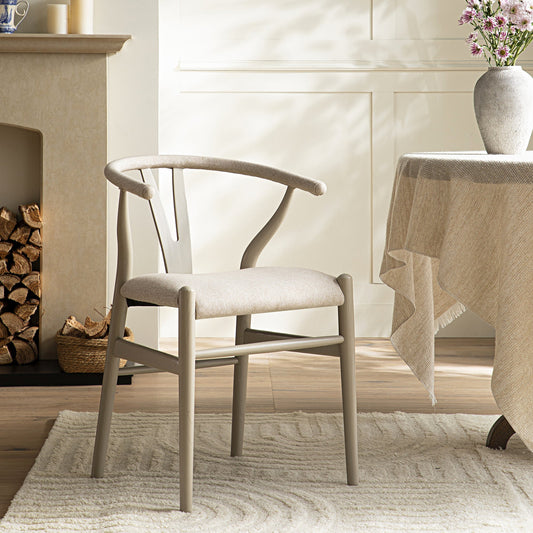 Chaise de salle à manger rembourrée Hansel, cadre taupe avec tissu avoine