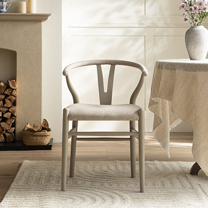 Chaise de salle à manger rembourrée Hansel, cadre taupe avec tissu avoine