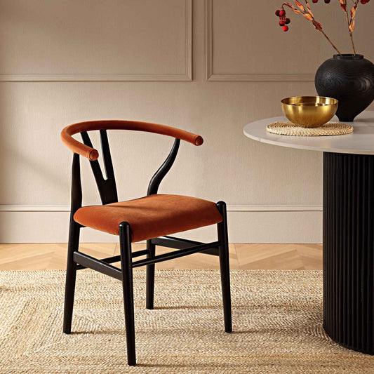 Chaise de salle à manger rembourrée Hansel Wishbone, velours rouille et cadre noir