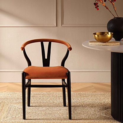Chaise de salle à manger rembourrée Hansel Wishbone, velours rouille et cadre noir