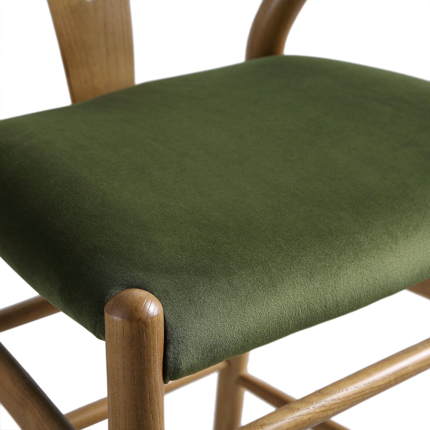 Tabouret de bar rembourré Hansel Wishbone, velours vert mousse et cadre en noyer clair