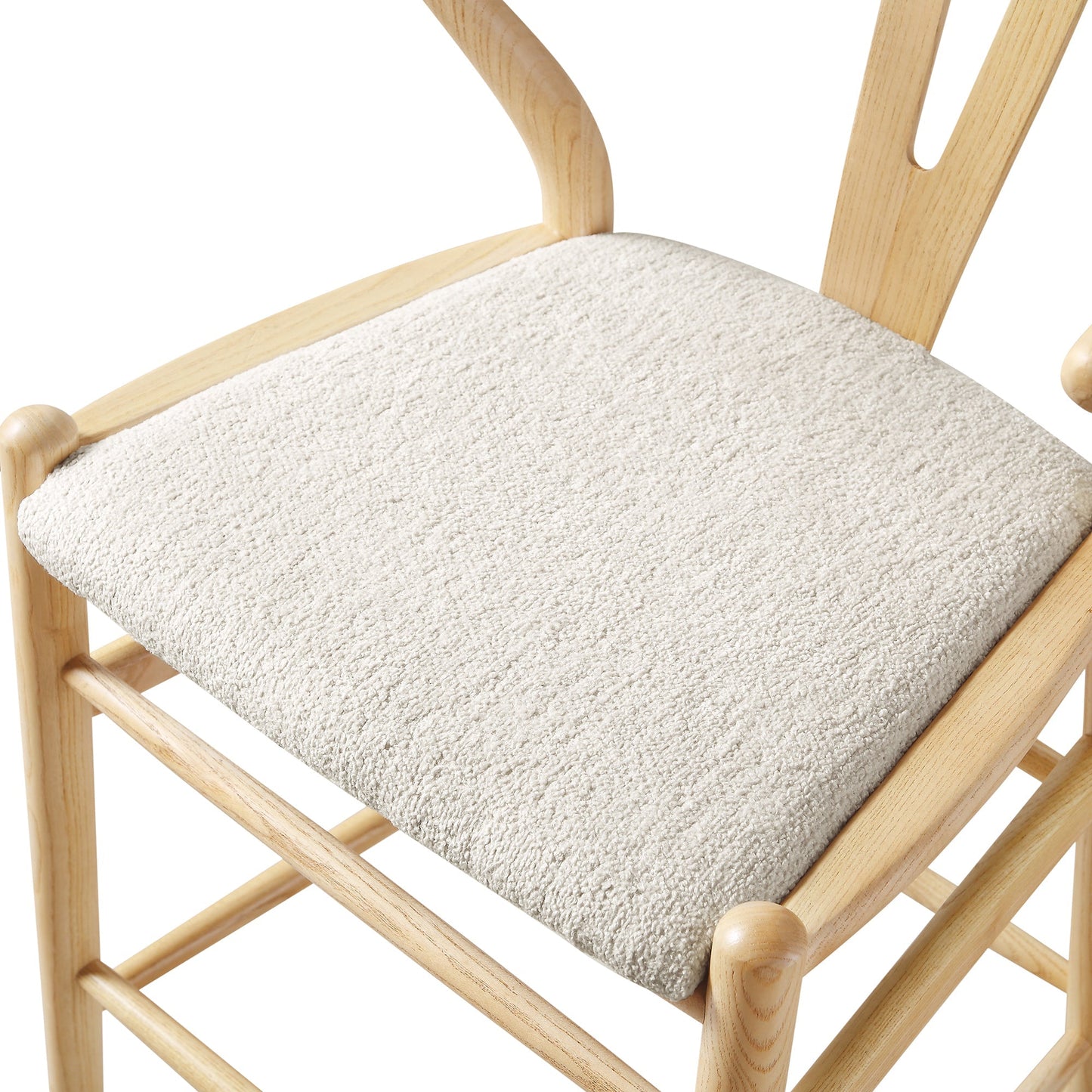 Tabouret de bar rembourré Hansel Wishbone, boucle blanc ivoire et cadre naturel