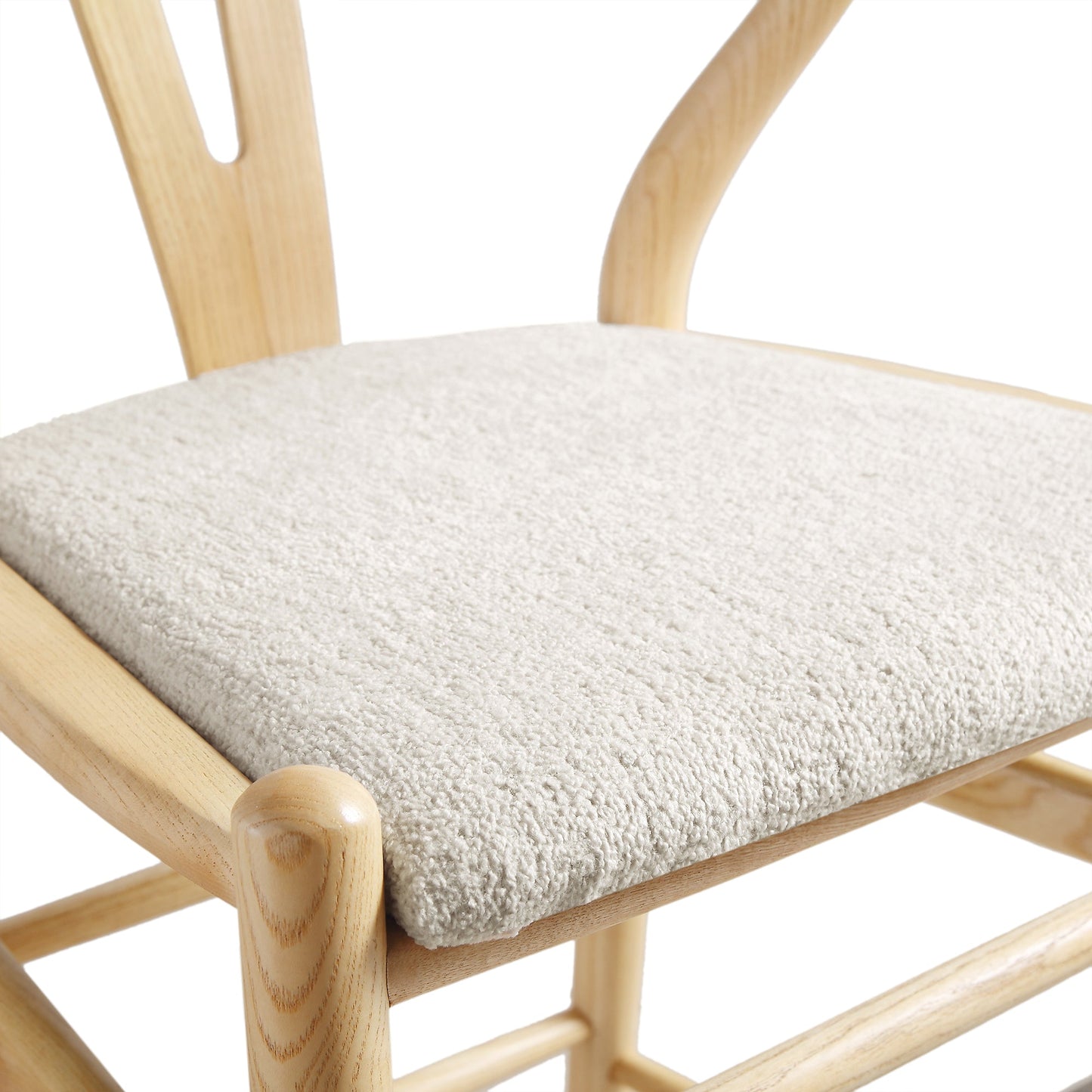 Tabouret de bar rembourré Hansel Wishbone, boucle blanc ivoire et cadre naturel