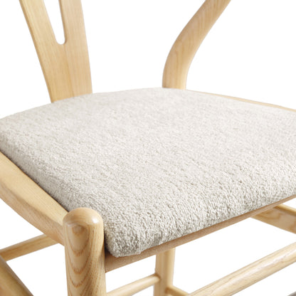 Tabouret de bar rembourré Hansel Wishbone, boucle blanc ivoire et cadre naturel