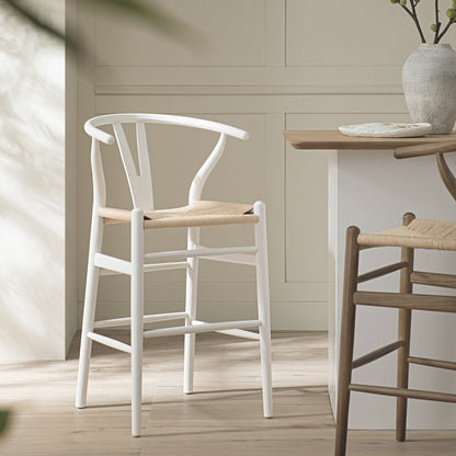 Tabouret de bar Hansel en bois tressé naturel, structure blanche
