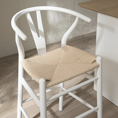 Tabouret de bar Hansel en bois tressé naturel, structure blanche