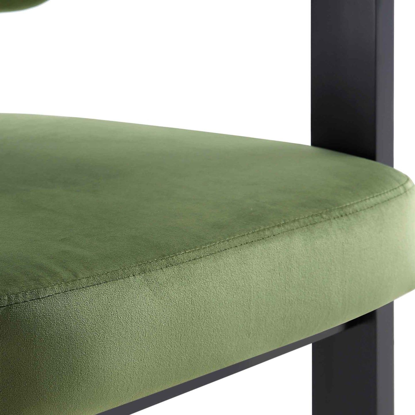 Chaise Stanford incurvée en velours vert mousse avec cadre en bois noir